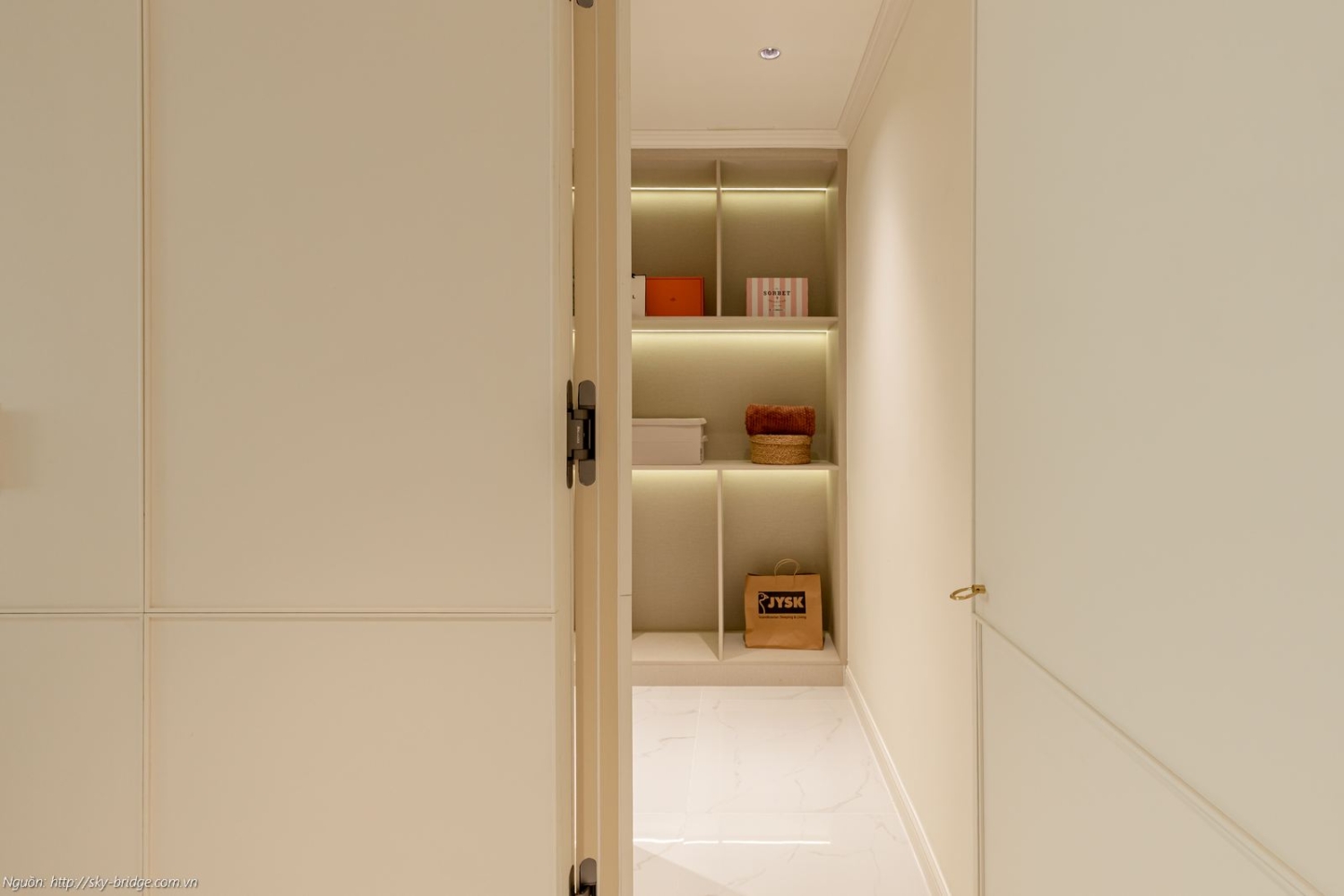 Bố trí phòng kho chứa đồ tiện lợi tối ưu không gian tại căn hộ mẫu Sky Bridge 3PN 152m2